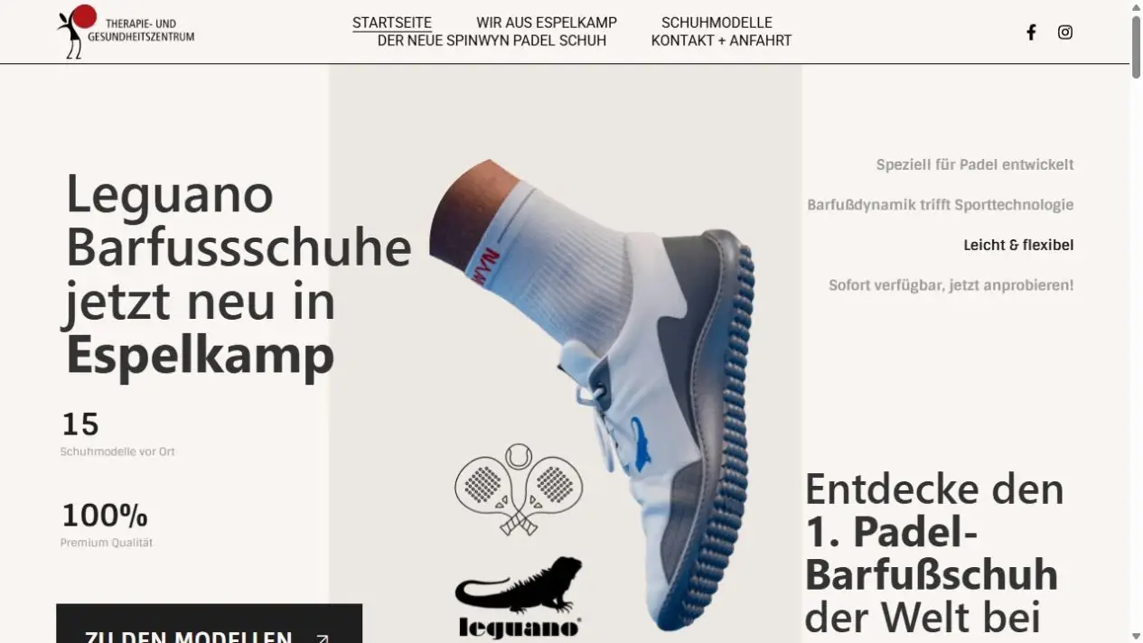 Desktopansicht der Leguano-Website des Therapiezentrums Karau in Espelkamp mit großem Schuhmotiv und heller Gestaltung.